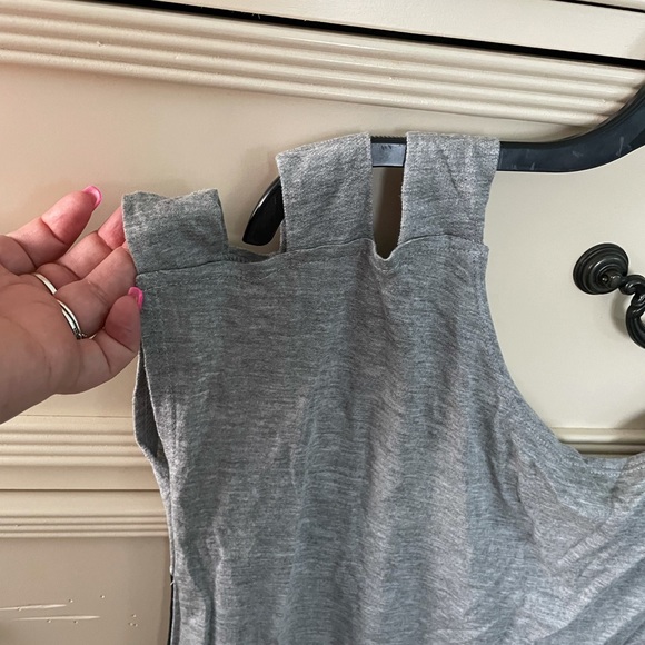 High low top with sheer back - Picture 2 of 4